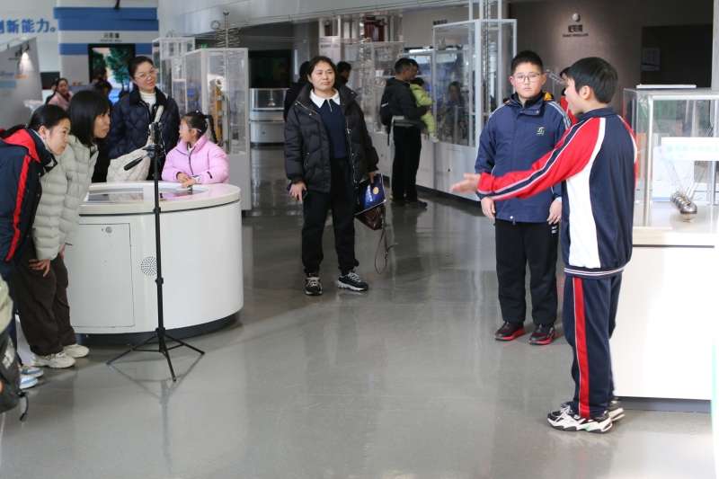 �����пƼ��ݺ���˫�ｲ��Ա��ѵӪԲ������